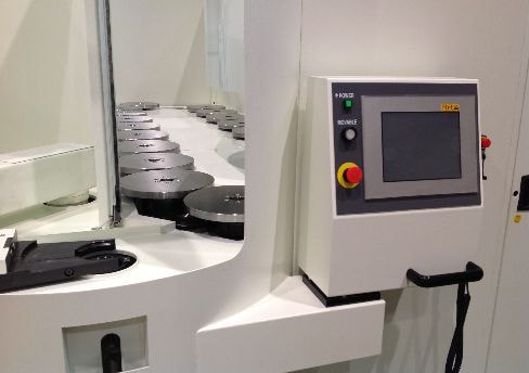 20パレットの自動工具交換を備えたマシニングセンタ
